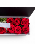 Box with roses, chocolate and wine – imaginea 2