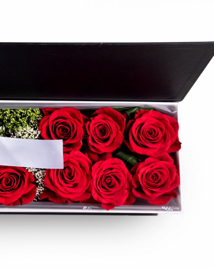 Box with roses, chocolate and wine – imaginea 2