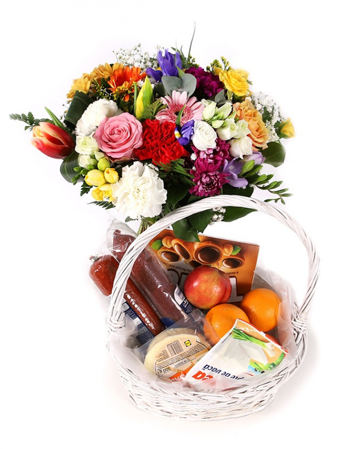 Coș cadou și buchet multicolor – imaginea 1