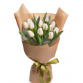 Buchet cu lalele albe