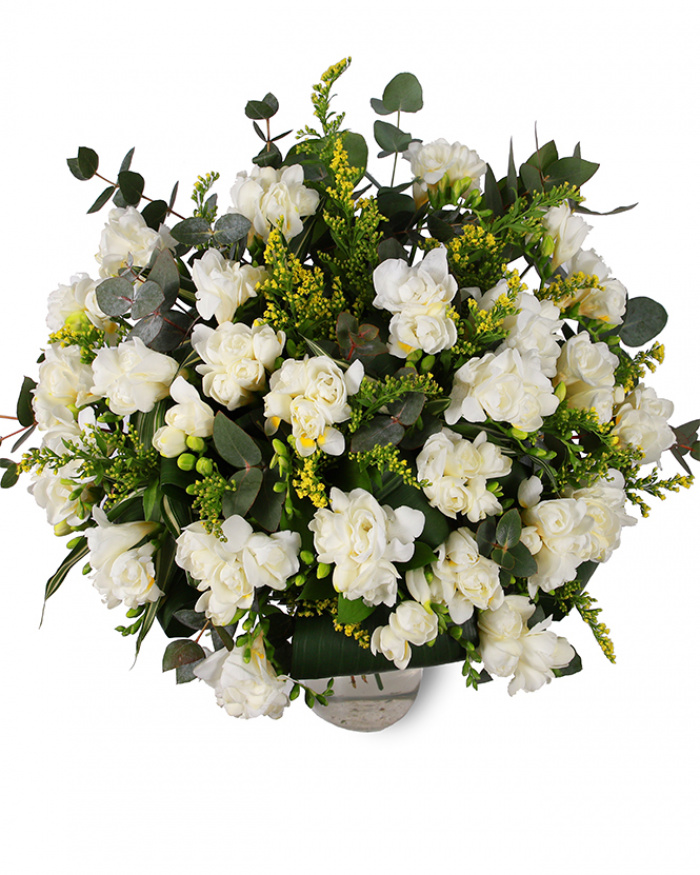 Buchet cu frezii albe – imaginea 1
