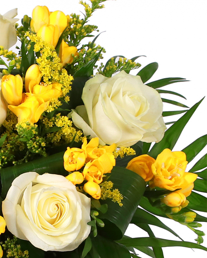 Gift basket and flower bouquet – imaginea 2