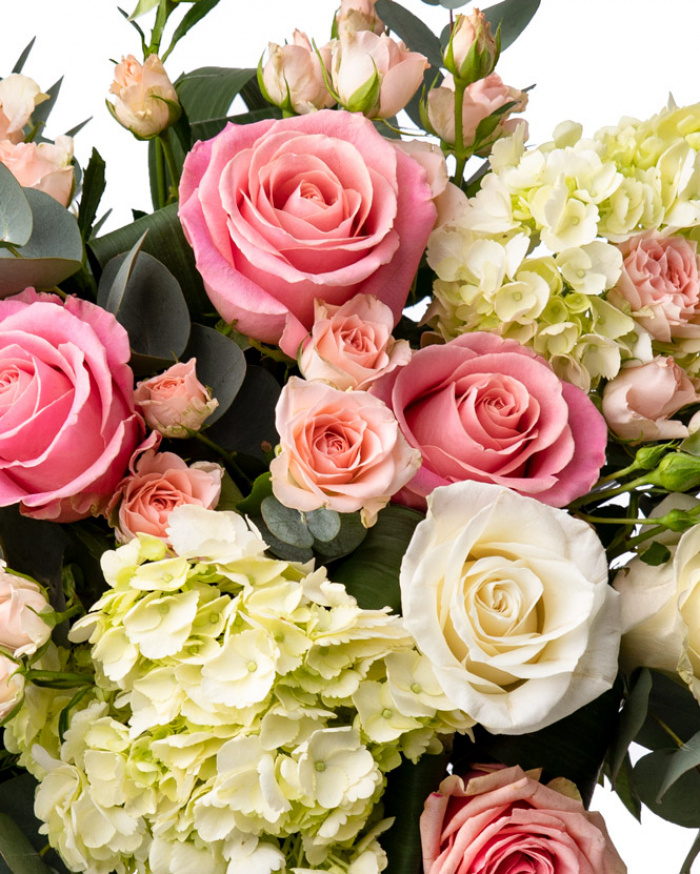 Bouquet of hydrangea and pink roses – imaginea 2