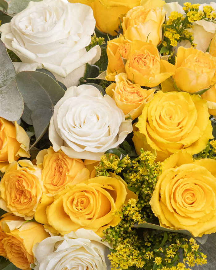 White and yellow rose bouquet – imaginea 2