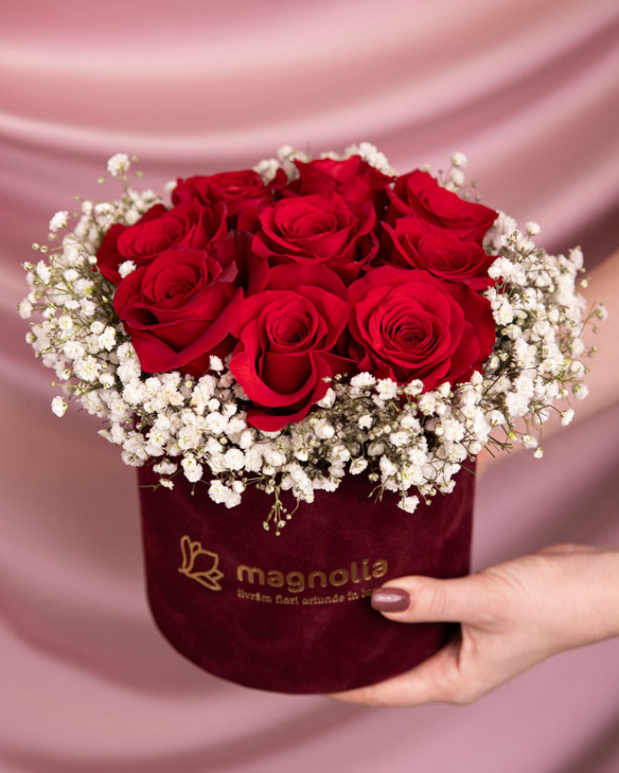 Arrangement with red roses in a box – imaginea 3