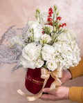 Elegant flower arrangement – imaginea 3