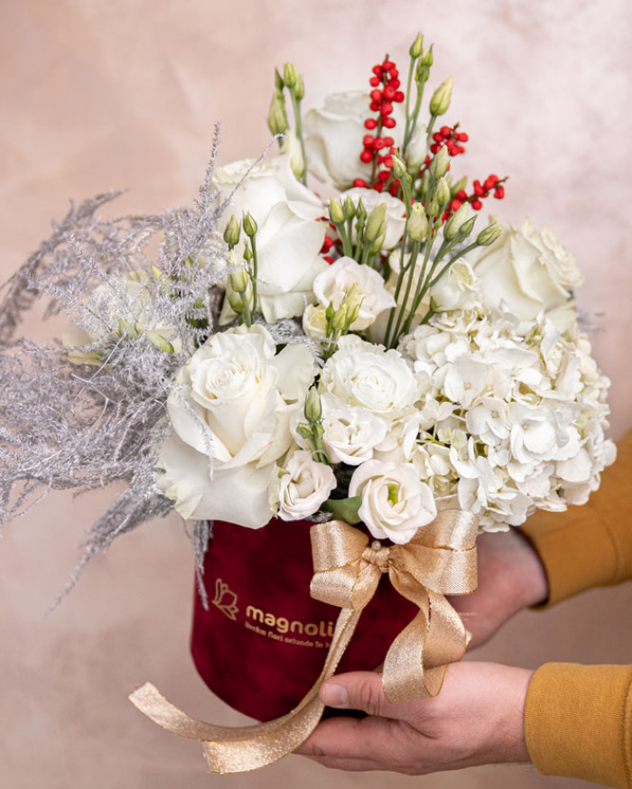 Elegant flower arrangement – imaginea 3