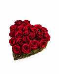 Red rose heart arrangement – the image 1