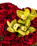 Rose and Cymbidium heart arrangement – the image 3