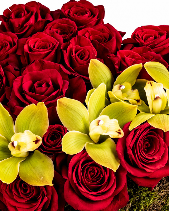 Rose and Cymbidium heart arrangement – the image 3