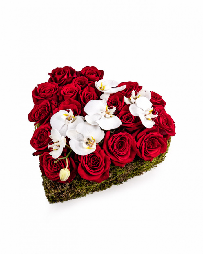 Rose and orchid heart arrangement – the image 1