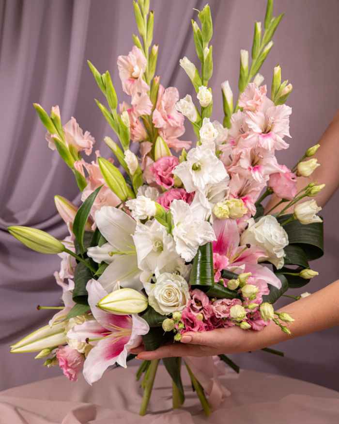 Bouquet of gladioli and lilies – imaginea 3