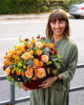 Heart box with orange roses – imaginea 3