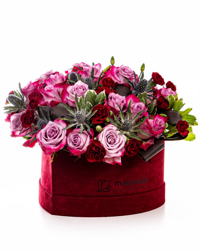 Purple roses in heart shaped box – imaginea 1