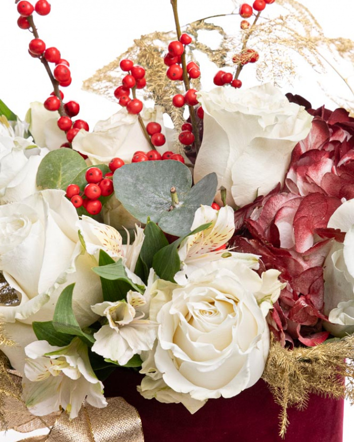 ”Pure Elegance” arrangement with white roses
