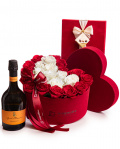 White and red roses in heart shaped box – imaginea 1
