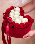White and red roses in heart shaped box – imaginea 3