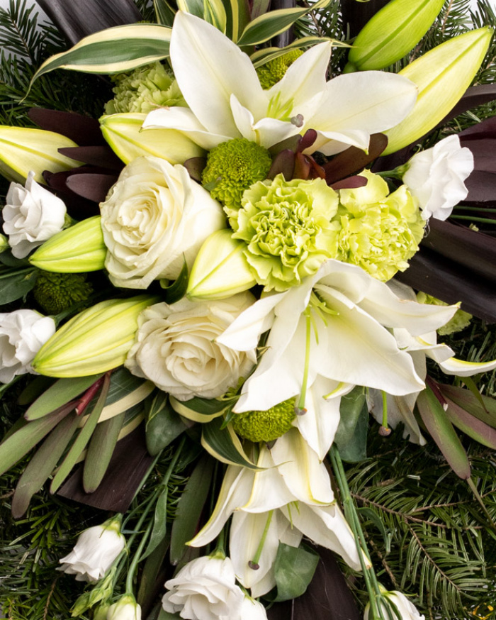 Funeral wreath with carnations and lilies – imaginea 2