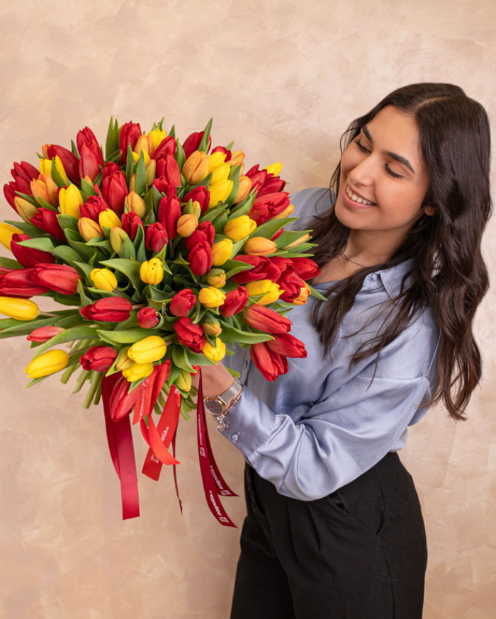 Buchet 101 lalele – imaginea 3