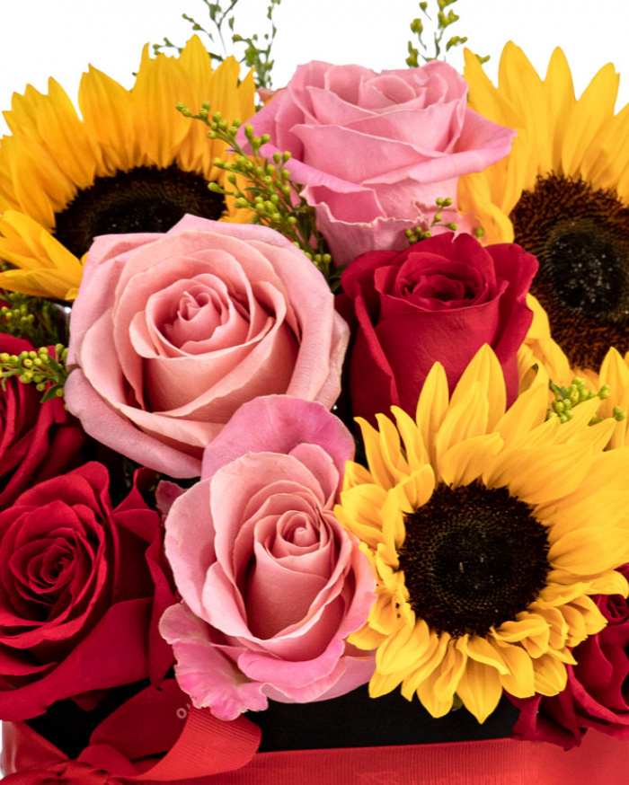 Sunflower and rose arrangement – imaginea 2