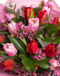 Delicate tulip bouquet – imaginea 2