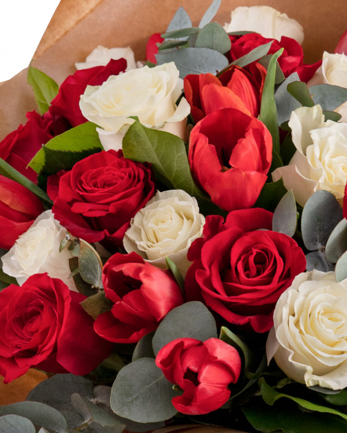Buchet cu lalele și trandafiri „Love Poem” – imaginea 2