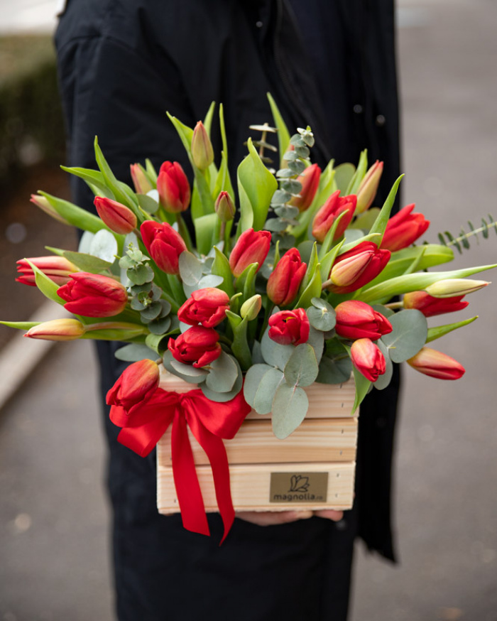 Aranjament cu lalele roșii „Spring romance” – imaginea 3
