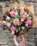 Buchet cu trandafiri și lalele „Pink and Pretty” – imaginea 3