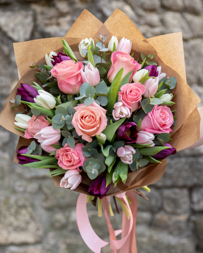 Buchet cu trandafiri și lalele „Pink and Pretty” – imaginea 3