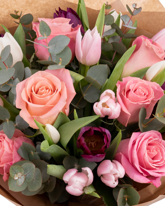 „Pink and Pretty” rose and tulip bouquet – the image 2