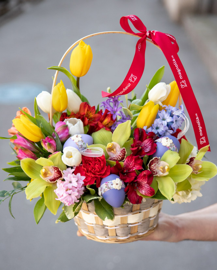 Gift basket with flowers and wine – imaginea 3