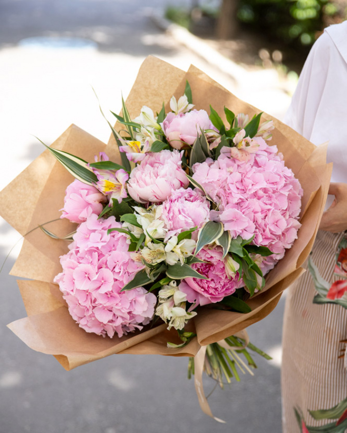 Buchet cu bujori și hortensii „Pink Fantasy” – imaginea 3