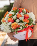 "Summer dream" arrangement with hydrangeas and orange roses – imaginea 3