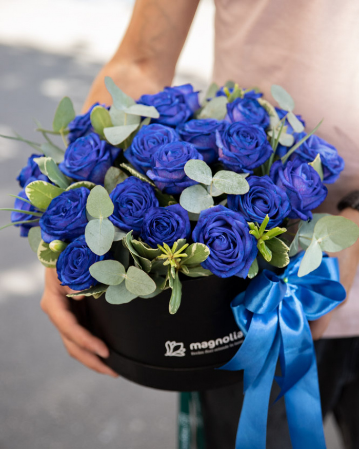 Aranjament trandafiri albaștri „Royal Blue” – imaginea 3