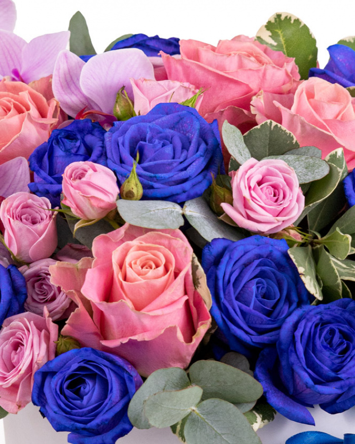 Arrangement with blue roses and orchids – imaginea 2