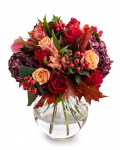 Red roses and burgundy hydrangeas bouquet – the image 1