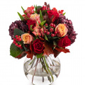 Buchet de trandafiri roșii și hortensii burgundy