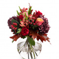 Buchet de trandafiri roșii și hortensii burgundy
