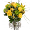 Buchet de trandafiri galbeni cu dovlecei ornamentali
