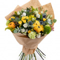 Buchet de trandafiri, eustoma și dovlecei ornamentali