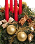Aranjament de Advent cu lumânări și accesorii