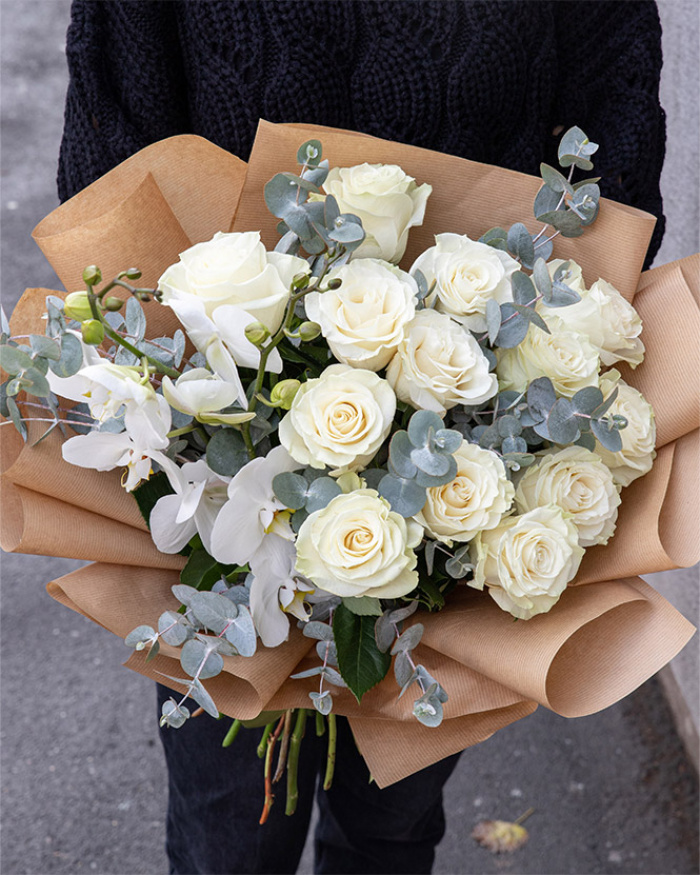 White roses and orchids bouquet – the image 3