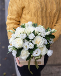 Aranjament trandafiri albi și eustoma – imaginea 3