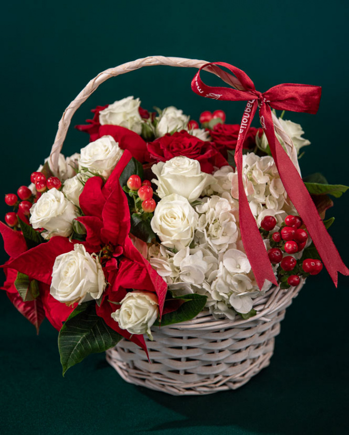 Christmas gift basket with flowers – imaginea 3