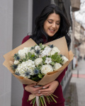 Buchet trandafiri albi cu bumbac – imaginea 3