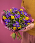 Buchet mix cu flori de primavara – imaginea 3