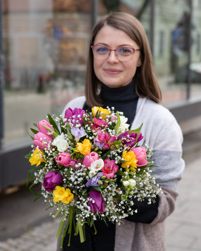 "Spring Fantasy" tulip and freesia bouquet – imaginea 3