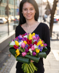Buchet lalele și frezii "Feminitate"