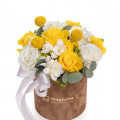 Aranjament floral cu trandafiri și frezii "Glowing Love"