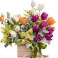 Aranjament floral cu lalele și orhidee